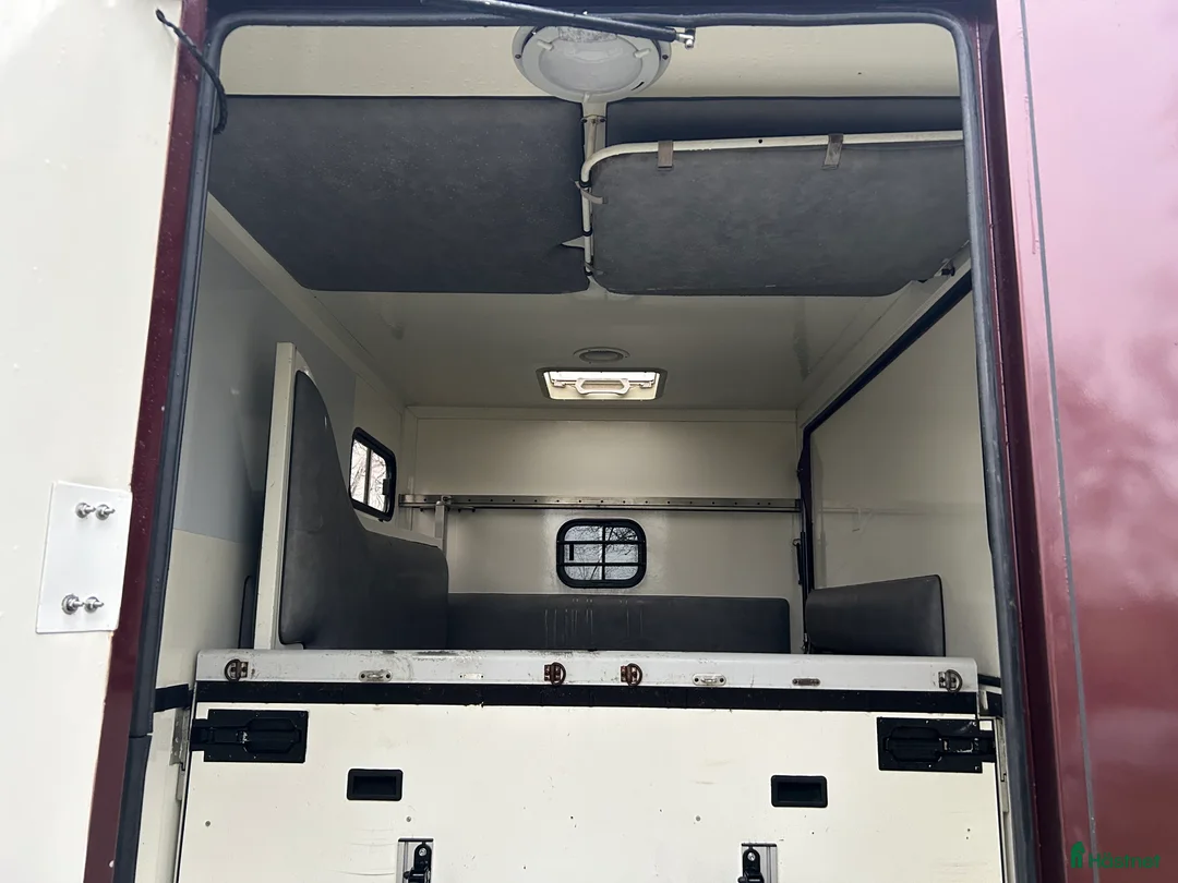 Hästlastbilar  fordon & transport till salu: Paragan 5 sits rejäl och robust  i Teckomatorp - Annons 9