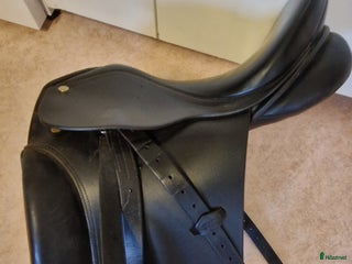 Sadlar hästutrustning till salu: Fin dressyrsadel i Karlstad - Annons 1