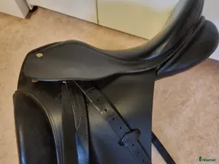 Sadlar hästutrustning till salu: Fin dressyrsadel GE BUD - Annons 1