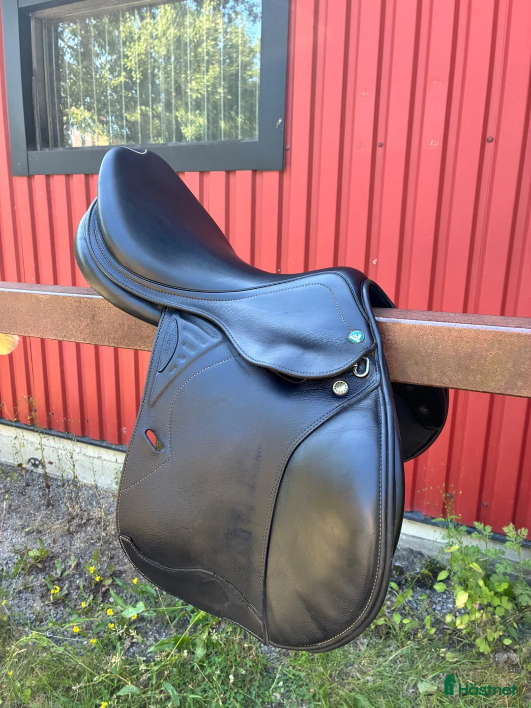 Sadlar hästutrustning till salu: Hoppsadel Prestige Versaille Svart 17" Bomvidd 34 - Annons 1