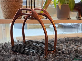 Stigbyglar hästutrustning till salu: Sprenger stigbyglar roseguld💎 - Annons 19