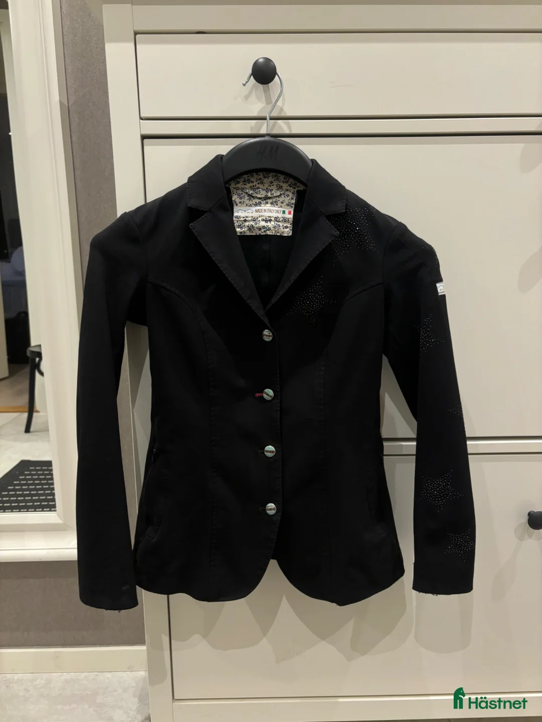 Jackor & Kavajer ryttarutrustning till salu: Animo kavaj med stjärnor i strass - Annons 1