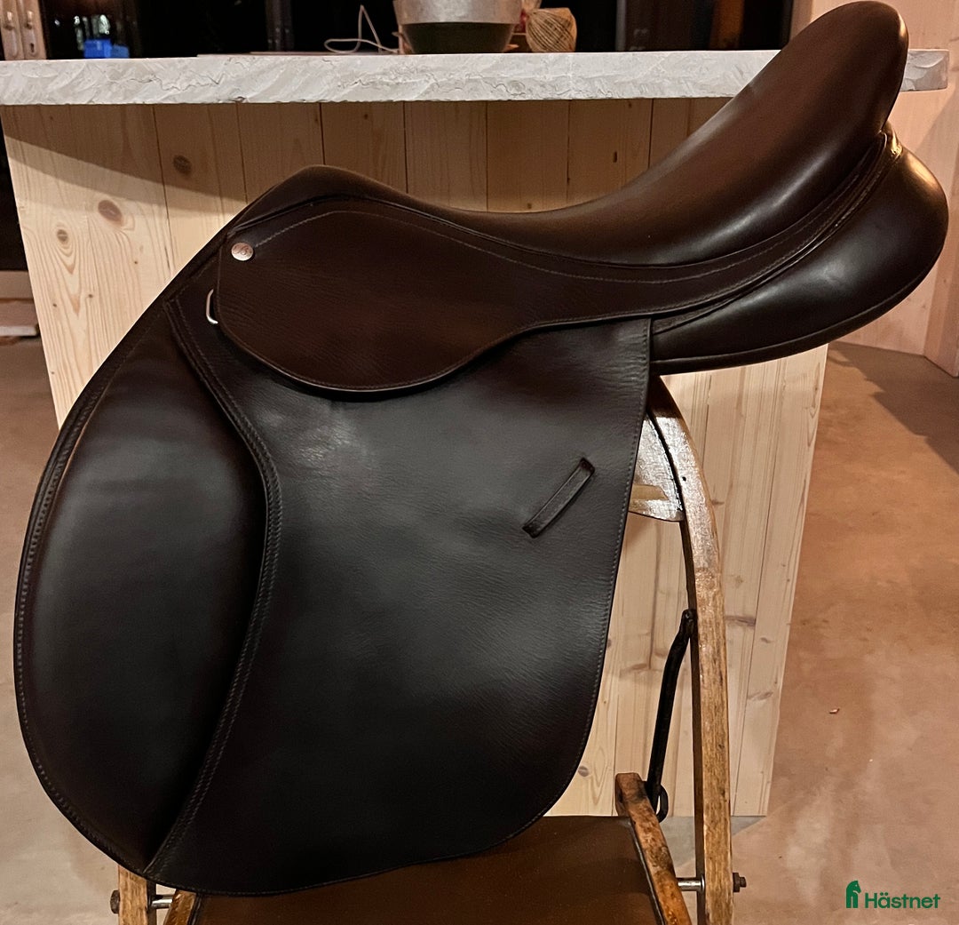 Sadlar hästutrustning till salu: Bates All Purpose HART – mycket fint skick i Fårö - Annons 1