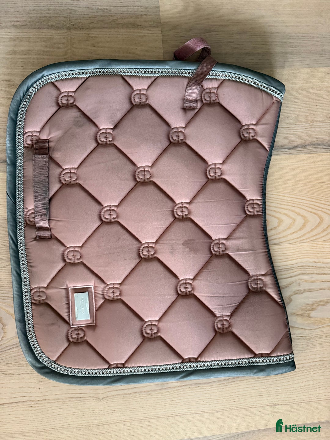 Schabrak & Vojlockar hästutrustning till salu: Flera Equestrian Stockholm dressyrschabrak/sett i Sävedalen - Annons 5