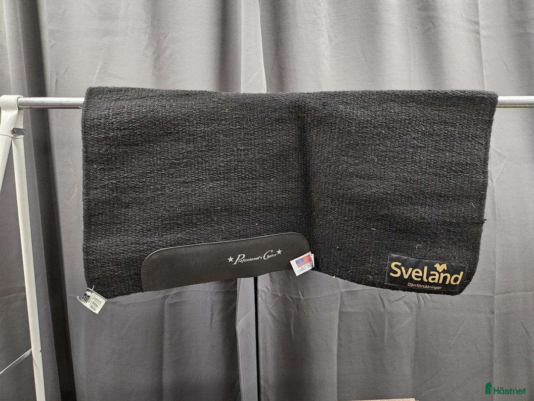 Sadeltillbehör hästutrustning till salu: Sadelfilt, Professional's Choice i Gällivare - Annons 1