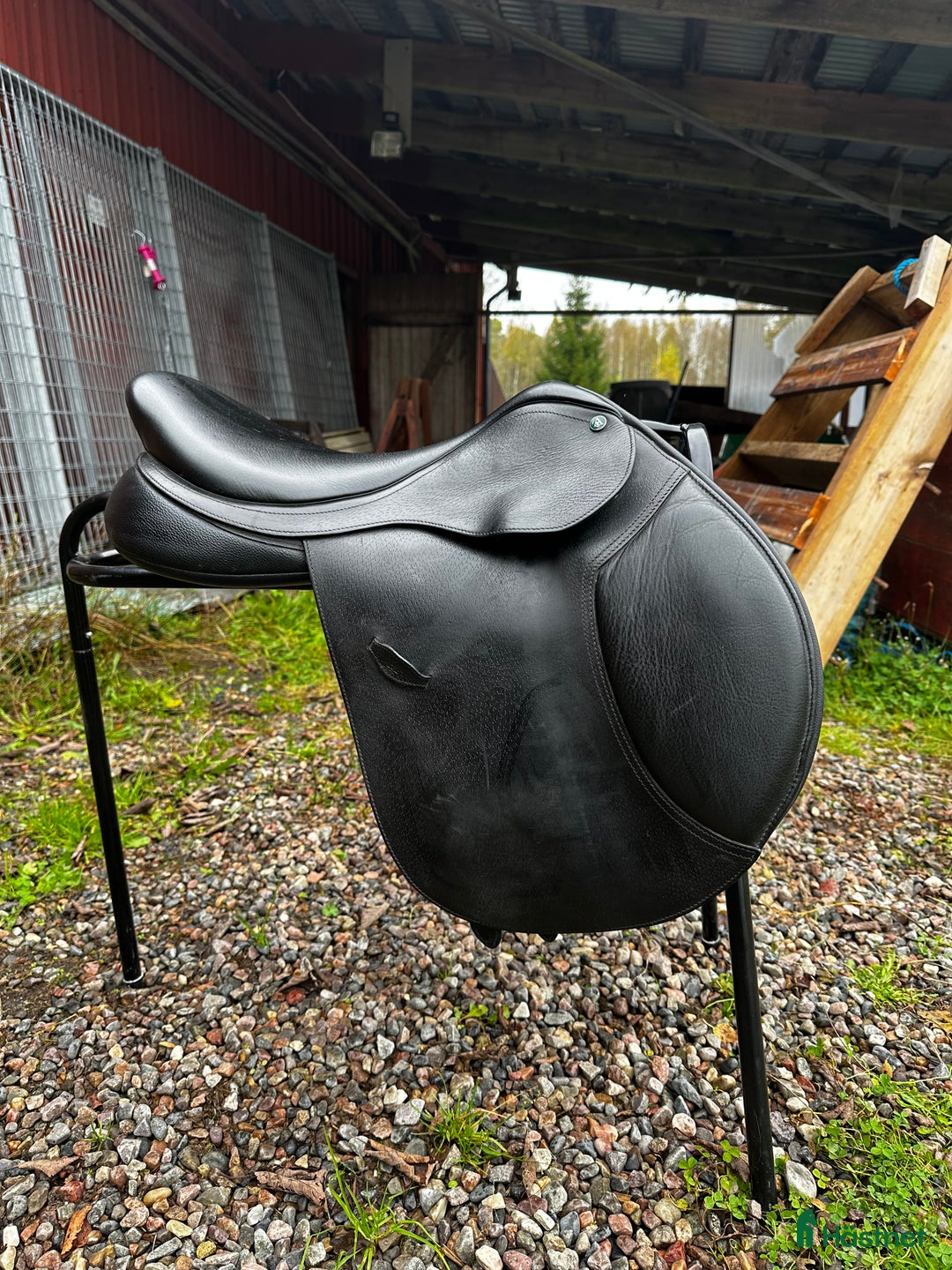 Sadlar hästutrustning till salu: Svart Arena Jump i Nora - Annons 1