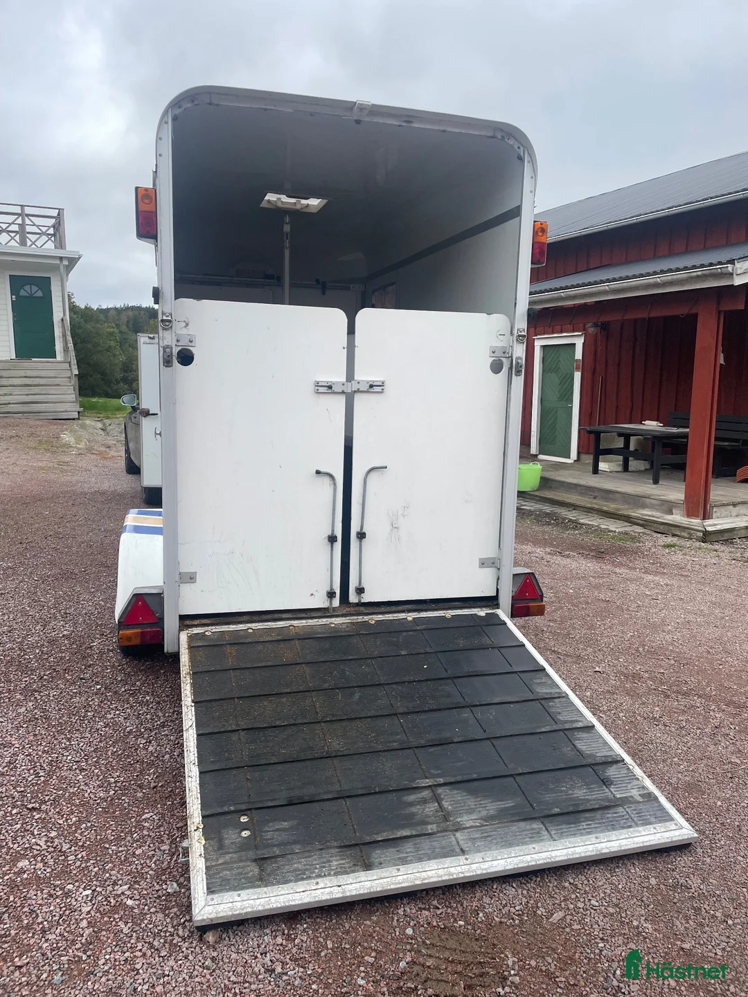 Hästtransporter  fordon & transport till salu: Umesläp med sadelkammare - Annons 2