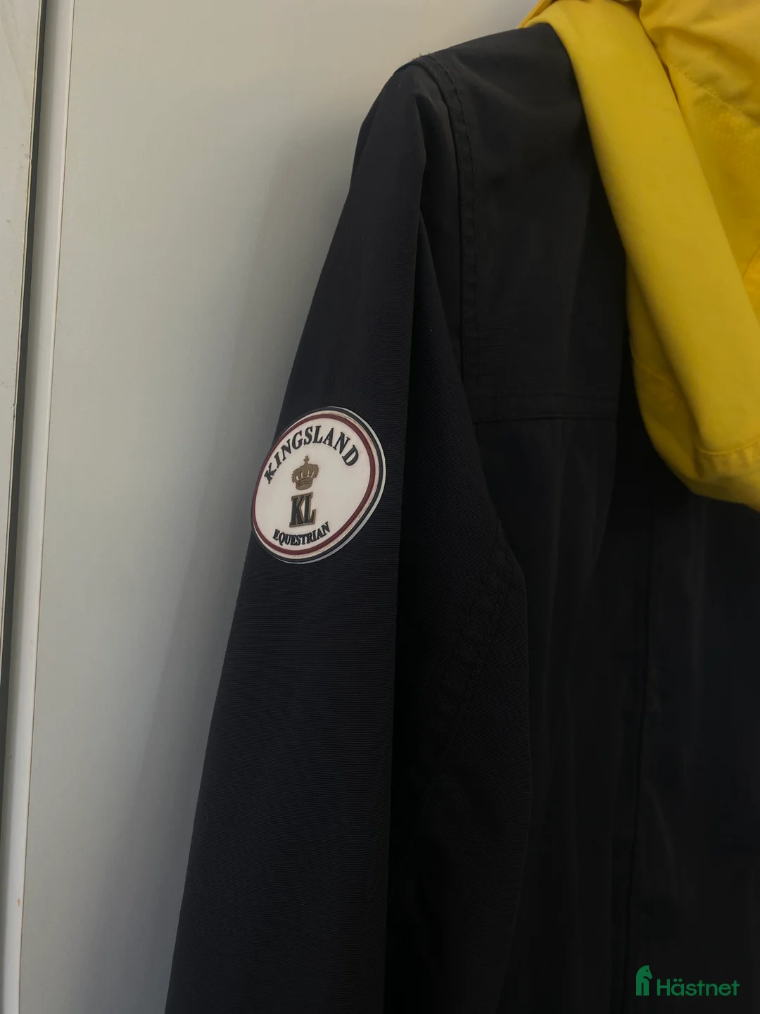 Jackor & Kavajer ryttarutrustning till salu: Marinblå regnjacka  i Upplands Väsby - Annons 2