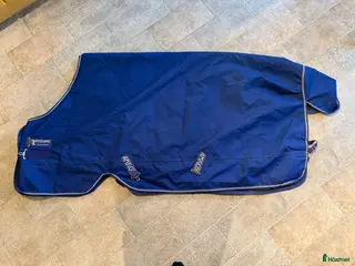 Täcken hästutrustning till salu: Amigo regntäcke med hals 200 g - Annons 2