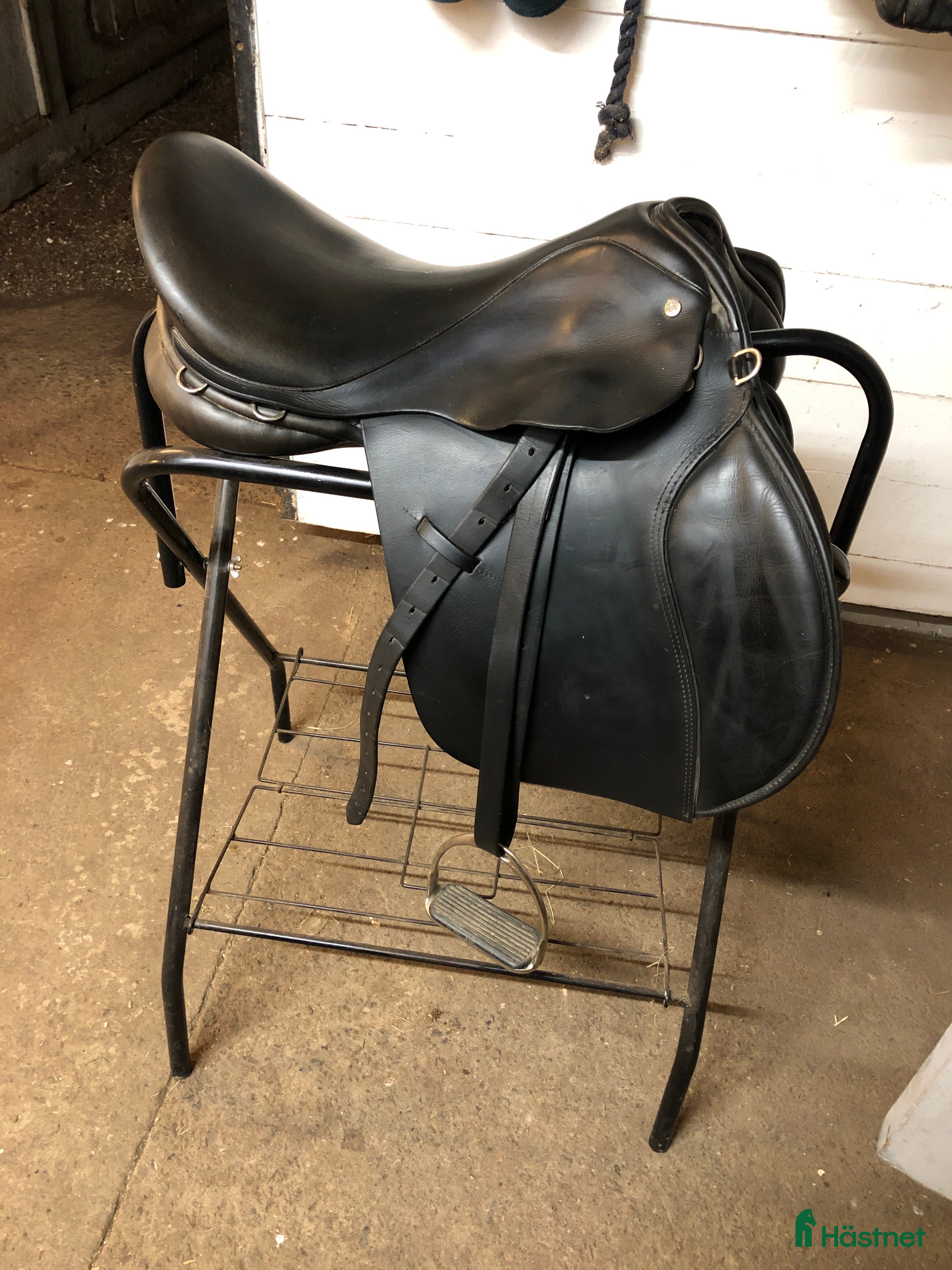 Sadlar hästutrustning till salu: Bekväm sadel i fint skick i Munka-ljungby - Annons 4