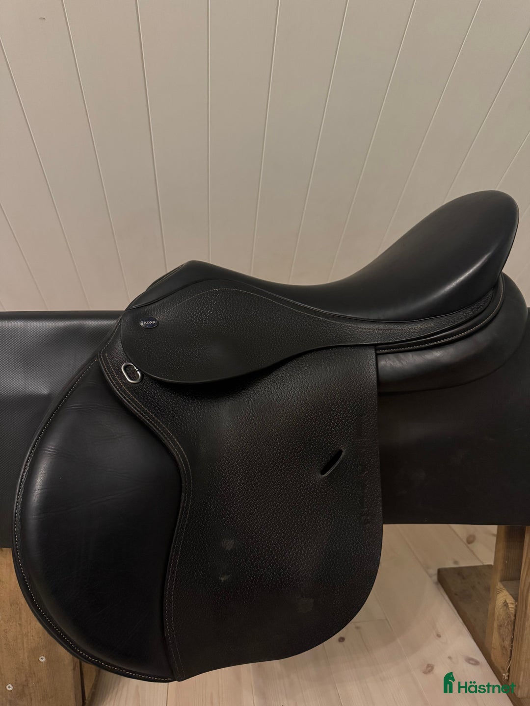 Sadlar hästutrustning till salu: Ikonic hoppsadel - Annons 1