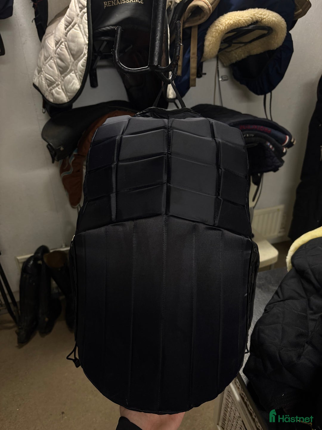 Säkerhetsvästar ryttarutrustning till salu: Race safe väst ! i Vallda - Annons 4