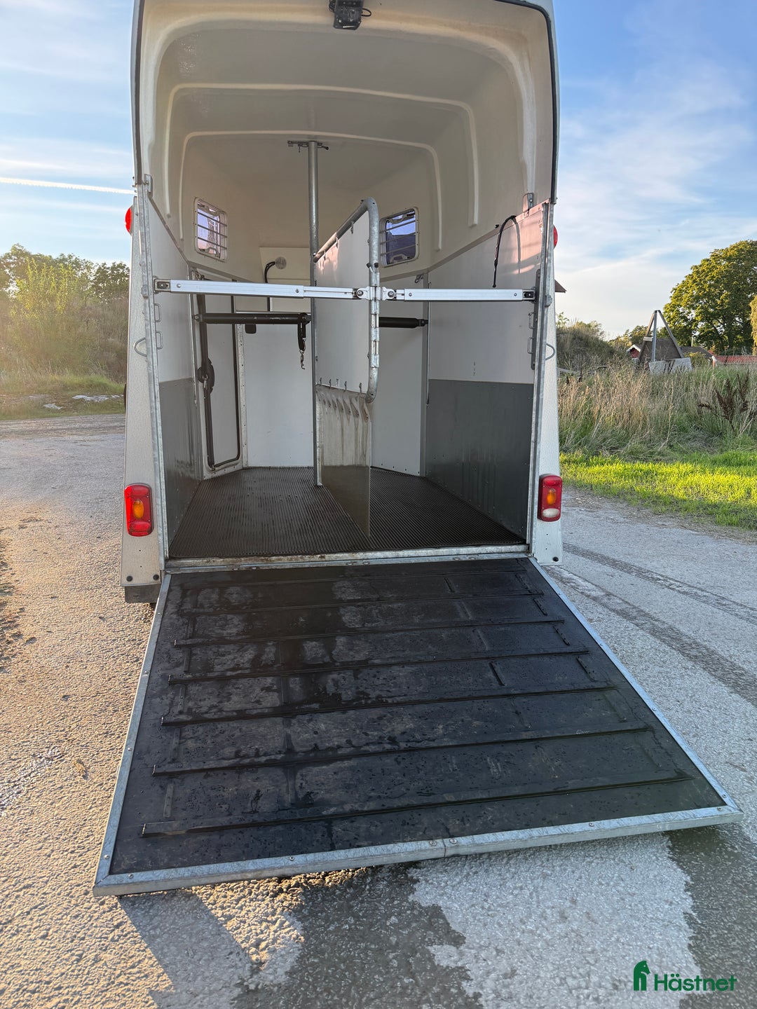 Hästtransporter  fordon & transport till salu: Thule Royal XT med renoveringsbehov i Sundbyberg - Annons 4