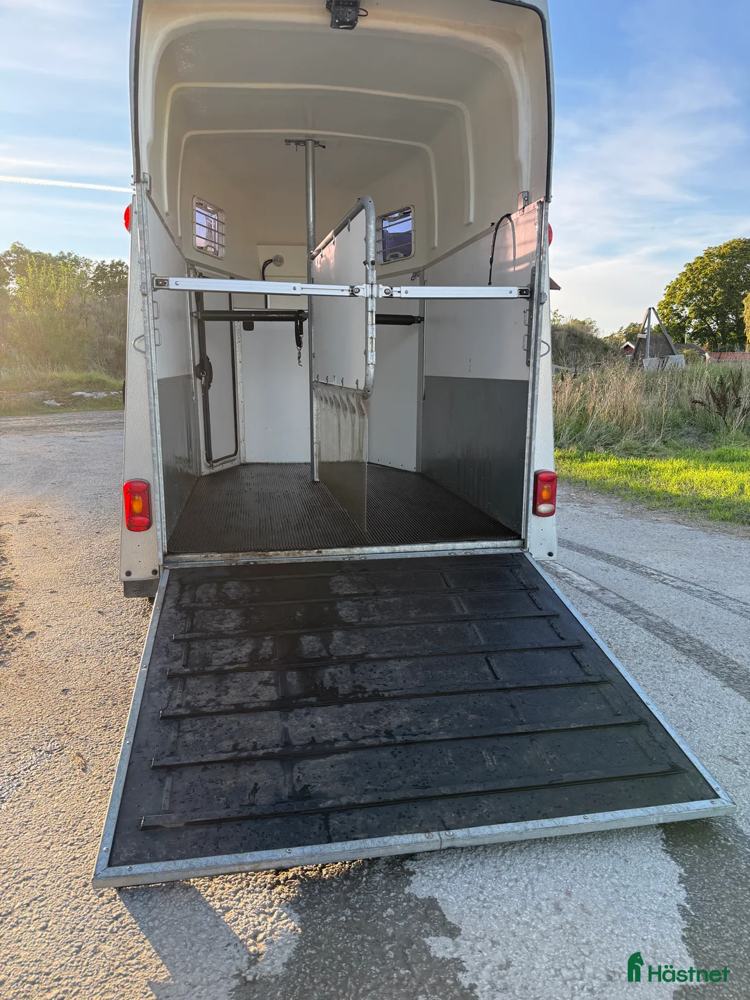 Hästtransporter  fordon & transport till salu: Thule Royal XT med renoveringsbehov i Sundbyberg - Annons 4