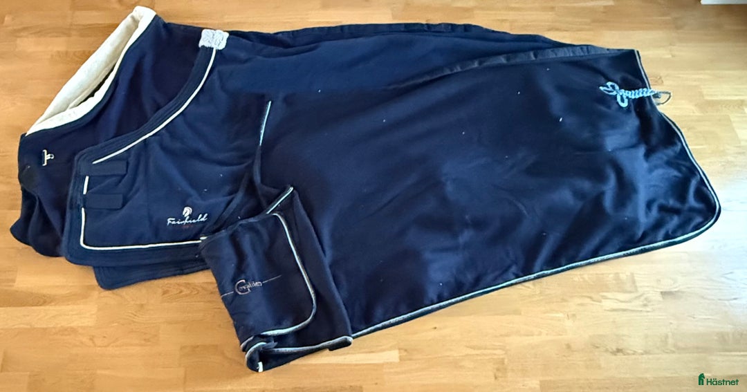 Täcken hästutrustning till salu: Fleecetäcke, Jersey täcke och stalltäcke  i Vikingstad - Annons 3