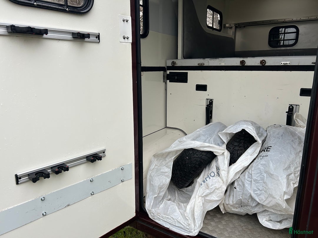 Hästlastbilar  fordon & transport till salu: Paragan 5 sits rejäl och robust  i Teckomatorp - Annons 13