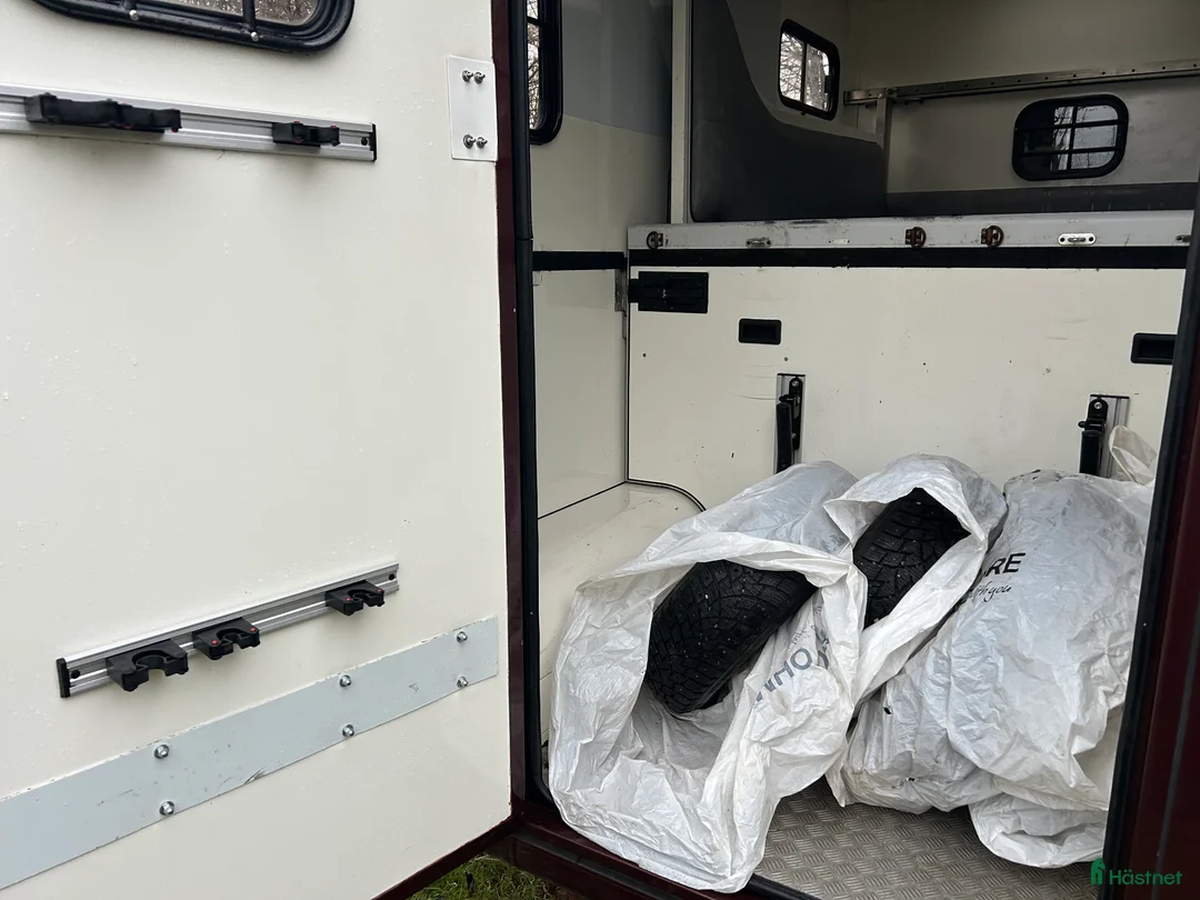 Hästlastbilar  fordon & transport till salu: Paragan 5 sits rejäl och robust  i Teckomatorp - Annons 13