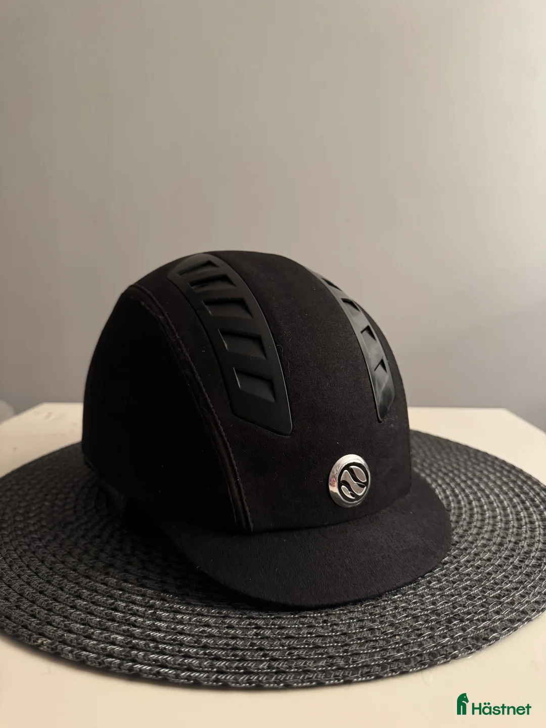 Hjälmar ryttarutrustning till salu: Back on Track hjälm  i Skövde - Annons 1