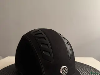 Hjälmar ryttarutrustning till salu: Back on Track hjälm i Skövde - Annons 2