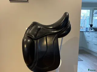 Sadlar hästutrustning HR Von 16,5 (Latex-stoppad) - Annons 1