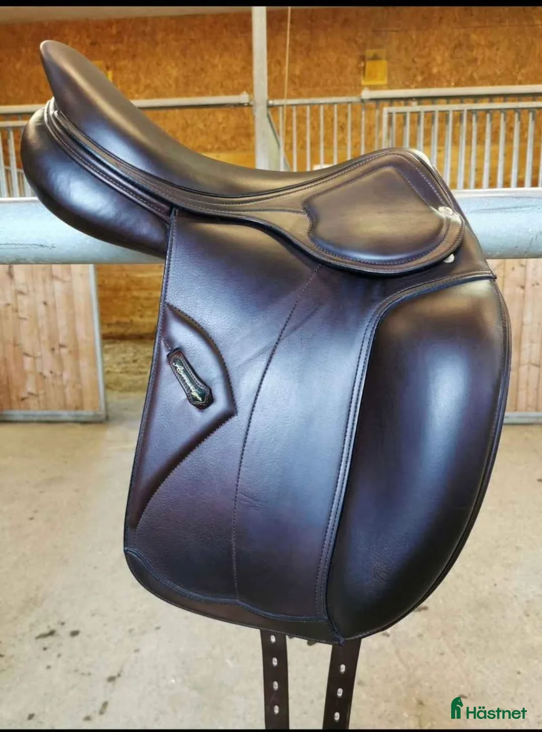 Sadlar hästutrustning till salu: Amerigo CC dressyrsadel nyskick i Linköping - Annons 1