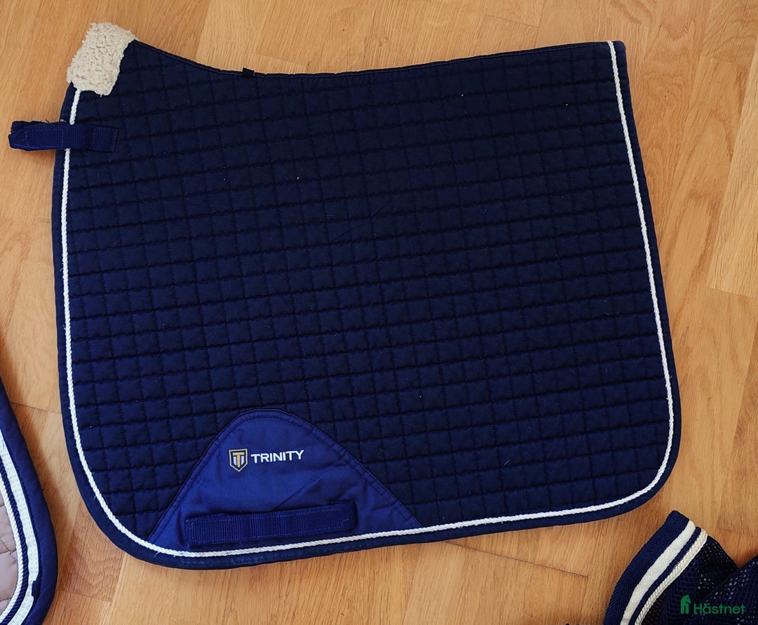 Sadeltillbehör hästutrustning till salu: Schabrak, sadelgjordar mm. i Västra Frölunda - Annons 3