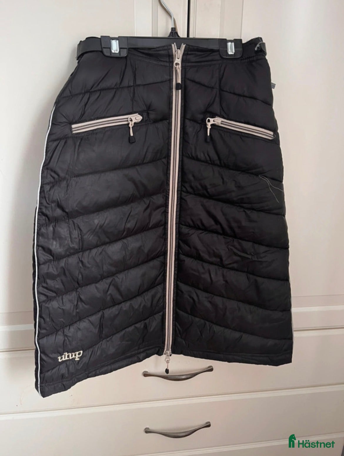 Övrigt Ridkläder ryttarutrustning till salu: Uhip-kjol i Strängnäs - Annons 1