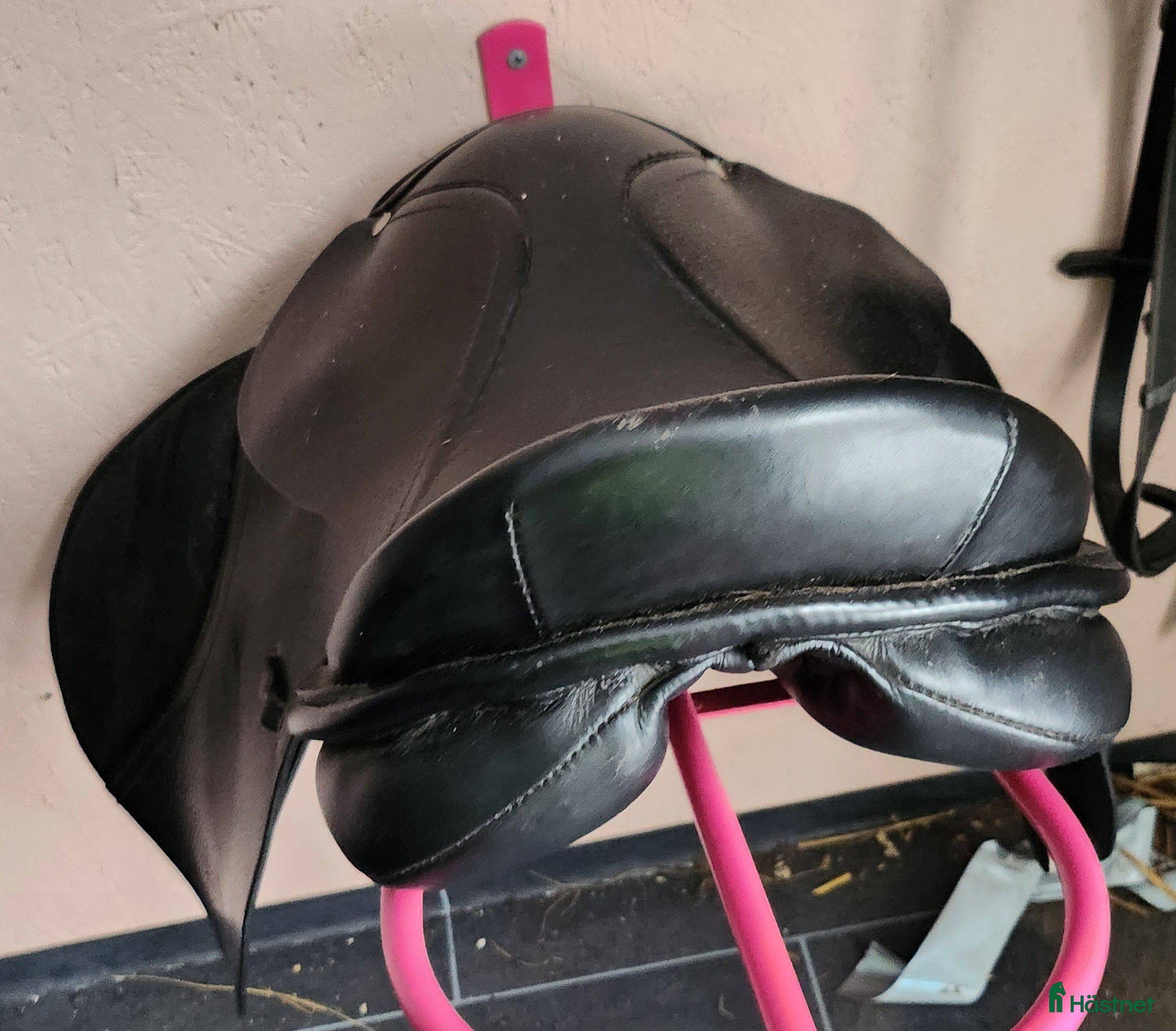 Sadlar hästutrustning Svart allround sadel  i Kungsör - Annons 2