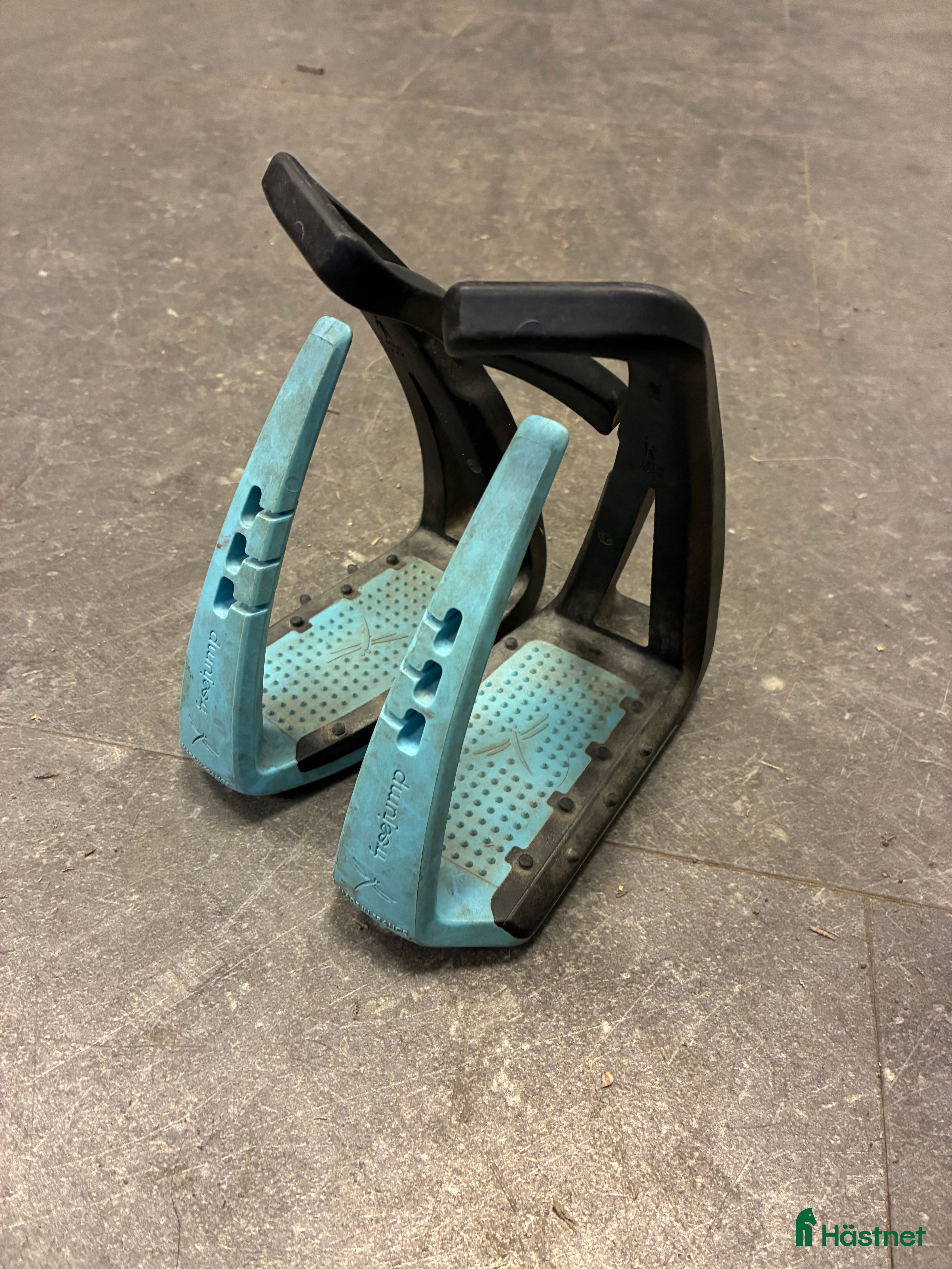 Stigbyglar hästutrustning till salu: Freejump stigbyglar  i Fristad - Annons 4