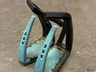 Stigbyglar hästutrustning Freejump stigbyglar i Fristad - Annons 3