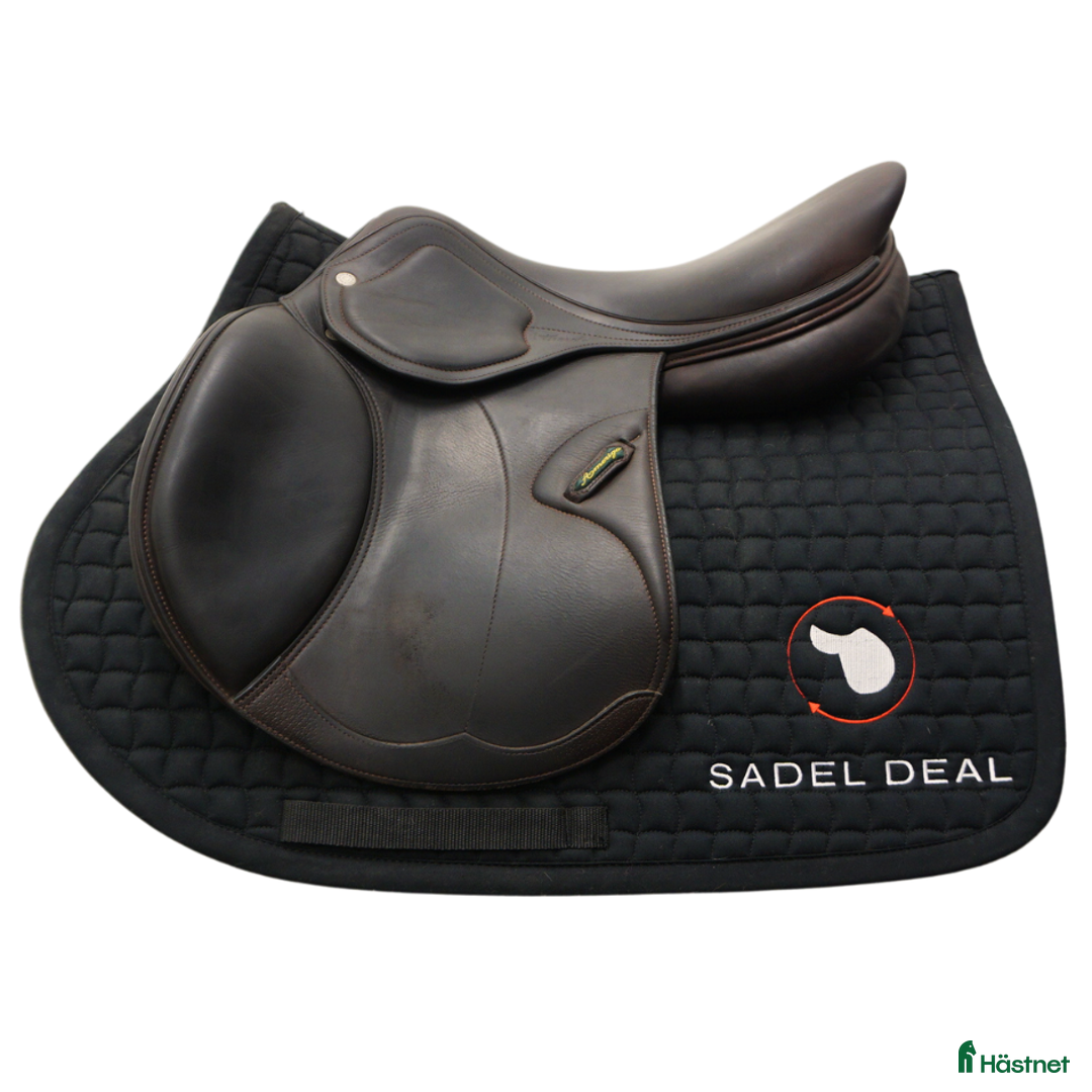 Sadlar hästutrustning till salu: Amerigo HC Pinerolo 17,5" i Upplands Väsby - Annons 1