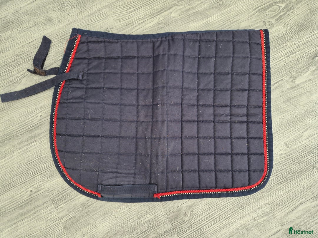 Schabrak & Vojlockar hästutrustning till salu: Fårskinnspadd och schabrak  i Lidköping - Annons 3