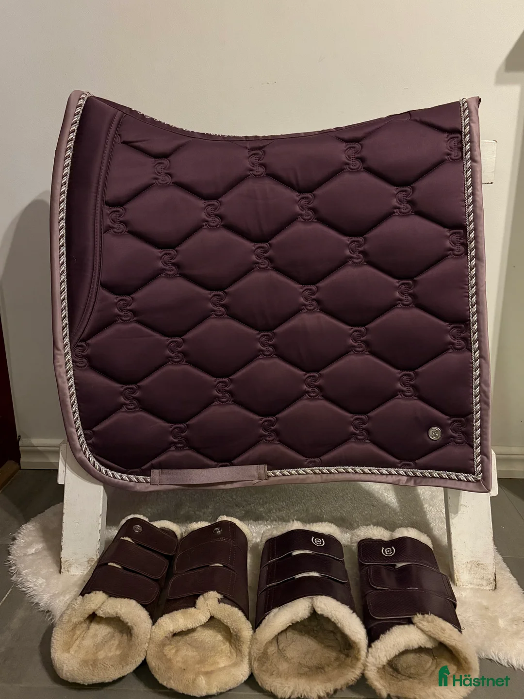 Sadeltillbehör hästutrustning till salu: ES & PS dressyrschabrak  - Annons 1