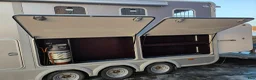 Hästtransporter  fordon & transport till salu: Lyxig hästtransport med bodel  - Annons 11