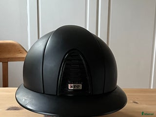 Hjälmar ryttarutrustning till salu: Kep cromo 2.0 svart med solskärm i Limhamn - Annons 9