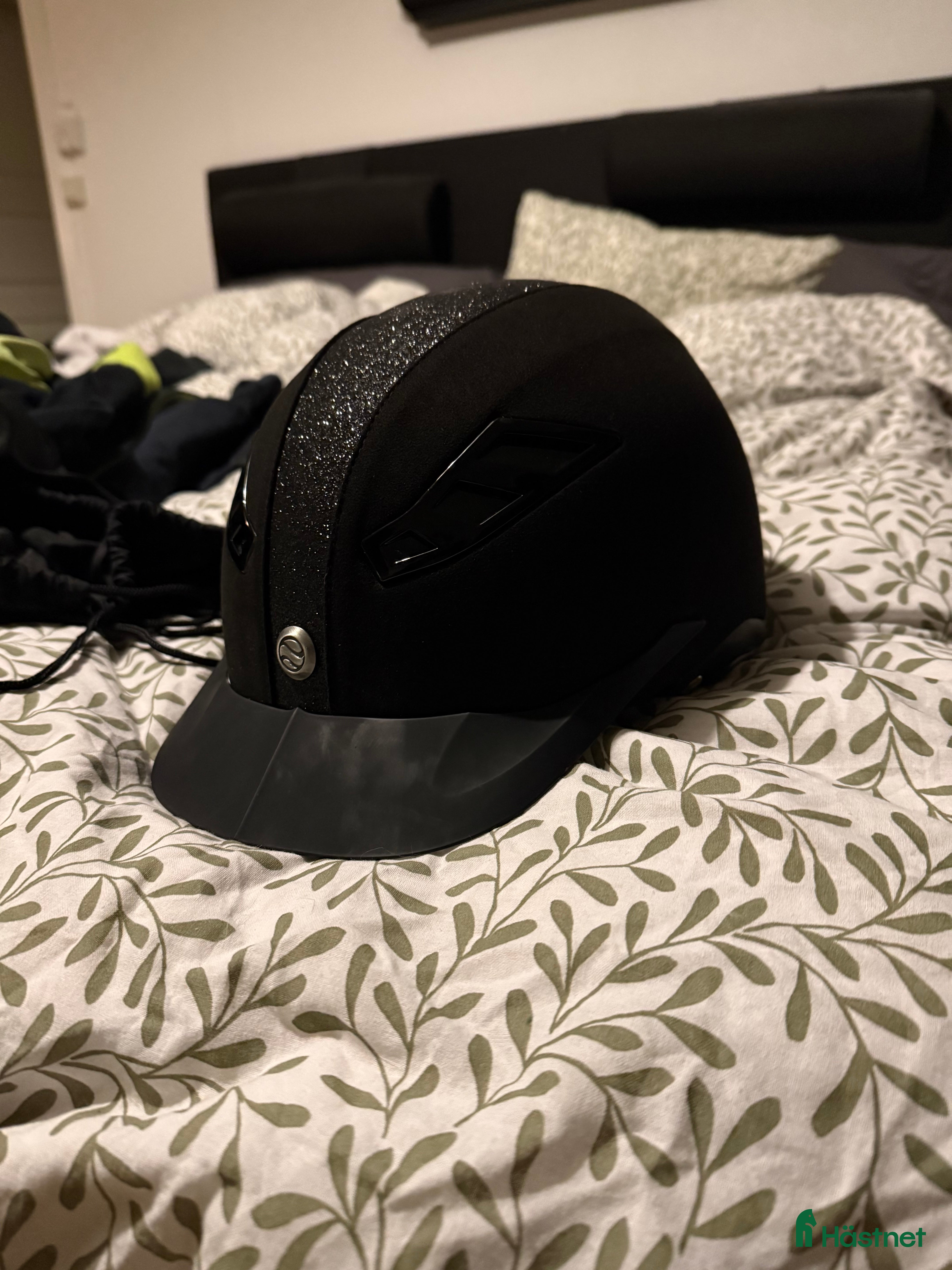 Hjälmar ryttarutrustning till salu: Back on track lynx i Tranås - Annons 9