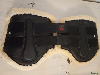 Benskydd hästutrustning till salu: Fluffiga benskydd i Strömstad - Annons 4