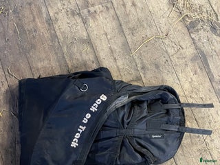 Täcken hästutrustning till salu: Back on track nättäcke i Piteå - Annons 21