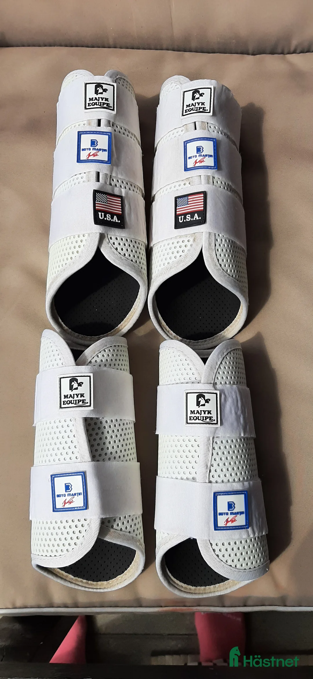 Benskydd hästutrustning till salu: Terrängskydd L vita fram+bak i Tyresö - Annons 1