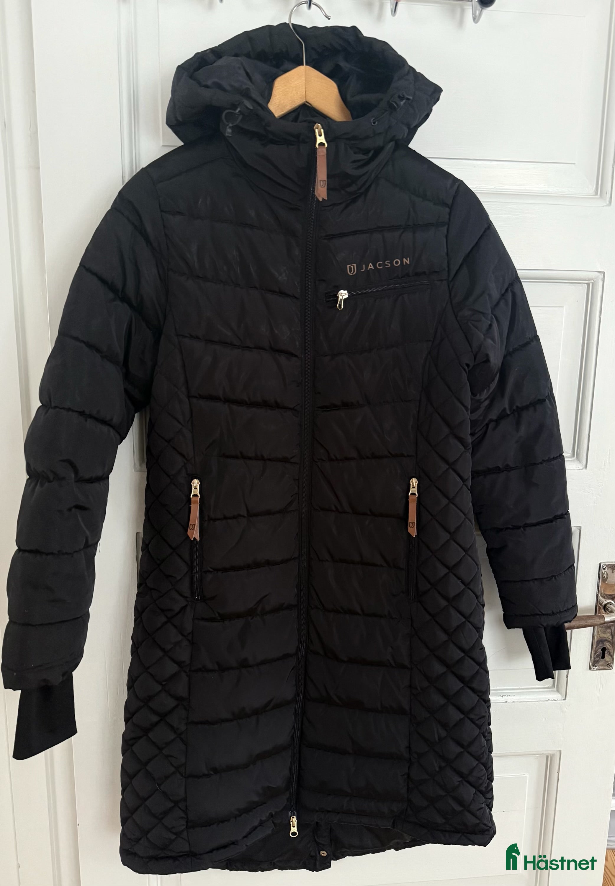 Jackor & Kavajer ryttarutrustning till salu: Svart Jackson ridkappa stl S - Annons 17