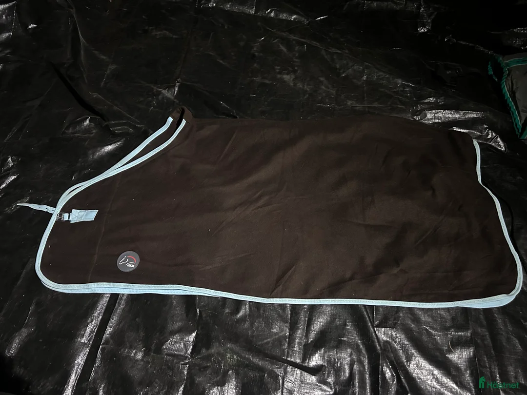 Täcken hästutrustning till salu: Olika täcken.  - Annons 2