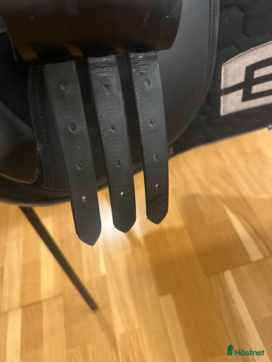 Sadlar hästutrustning till salu: Lätt Allround Sadel i nyskick 17 tum i Borlänge - Annons 2