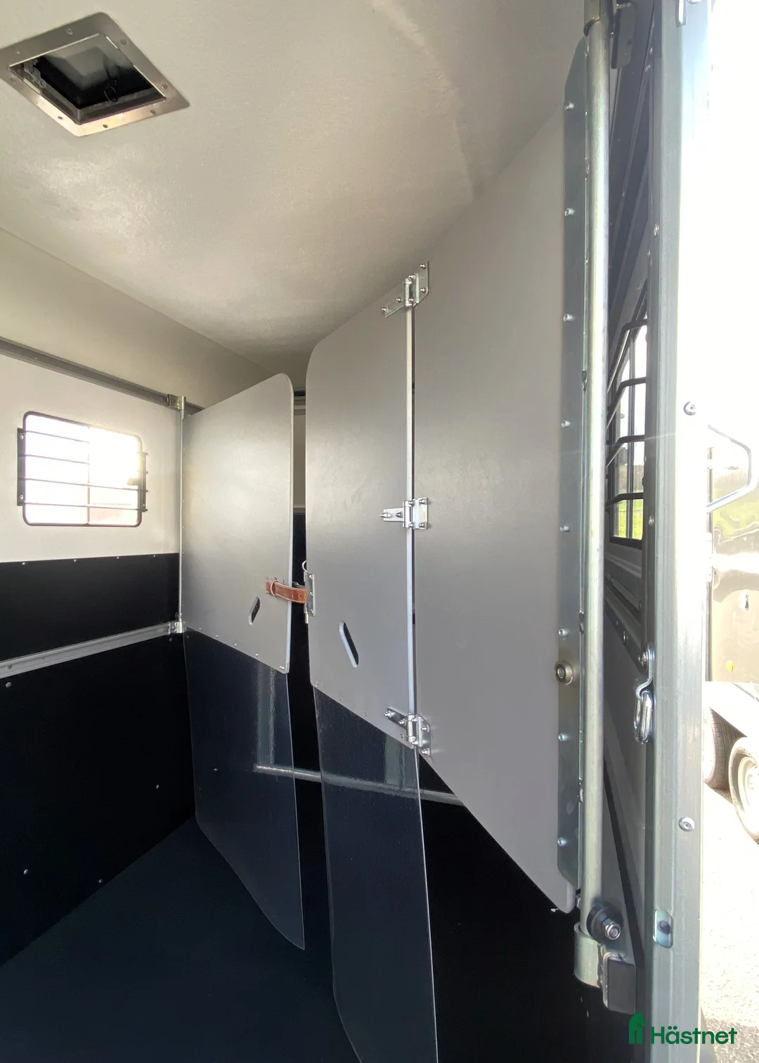 Hästtransporter  fordon & transport till salu: Diagonallastad Fautras Oblic+2 för 2 hästar i Kvicksund - Annons 4