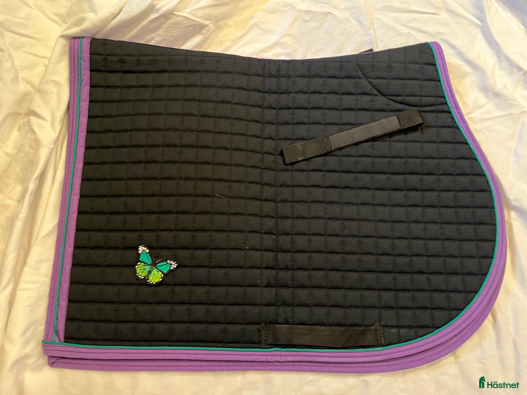 Schabrak & Vojlockar hästutrustning till salu: Mias hoppschabrak i Lund - Annons 2