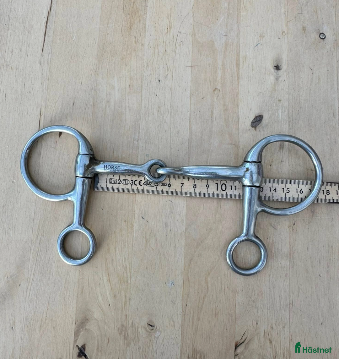 Bett hästutrustning till salu: Baucherbett 2-delat stl 11,5 i Söderköping - Annons 1