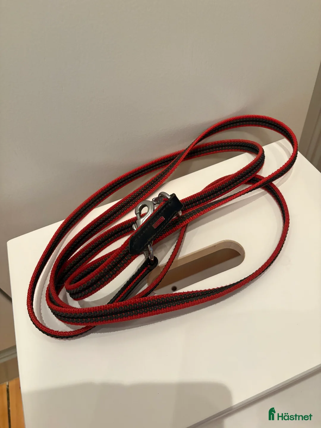 Övrig Hästutrustning hästutrustning till salu: Röda gummiryglar i Södertälje - Annons 1