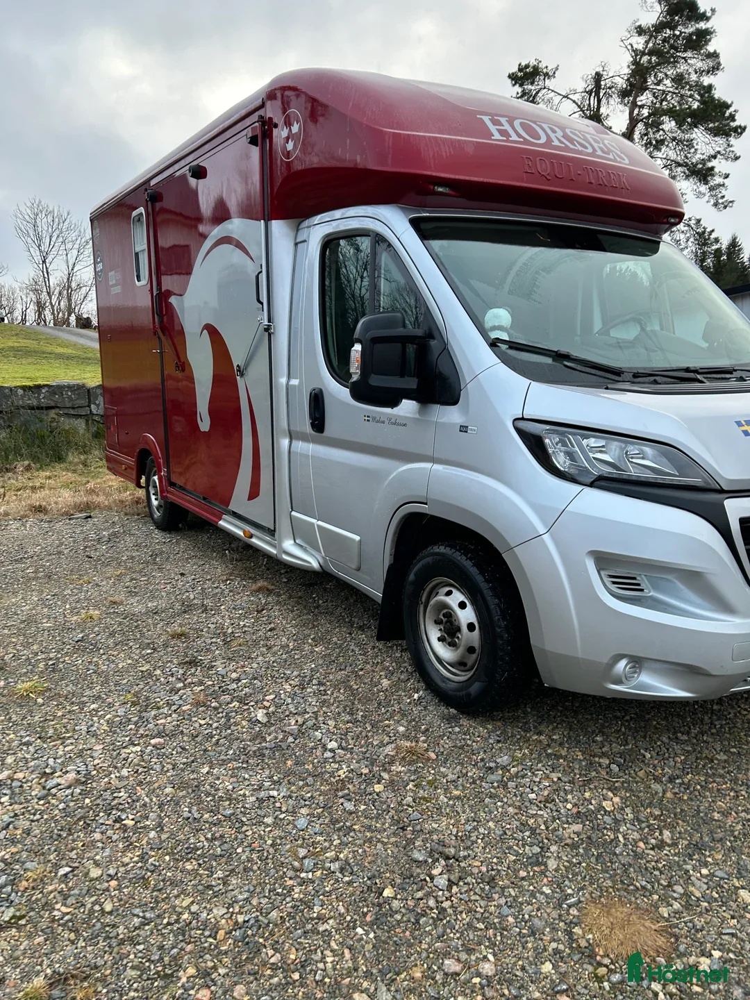 Hästlastbilar  fordon & transport till salu: Unik b-kortsbuss med bodel bak🤩 i Upphärad - Annons 1