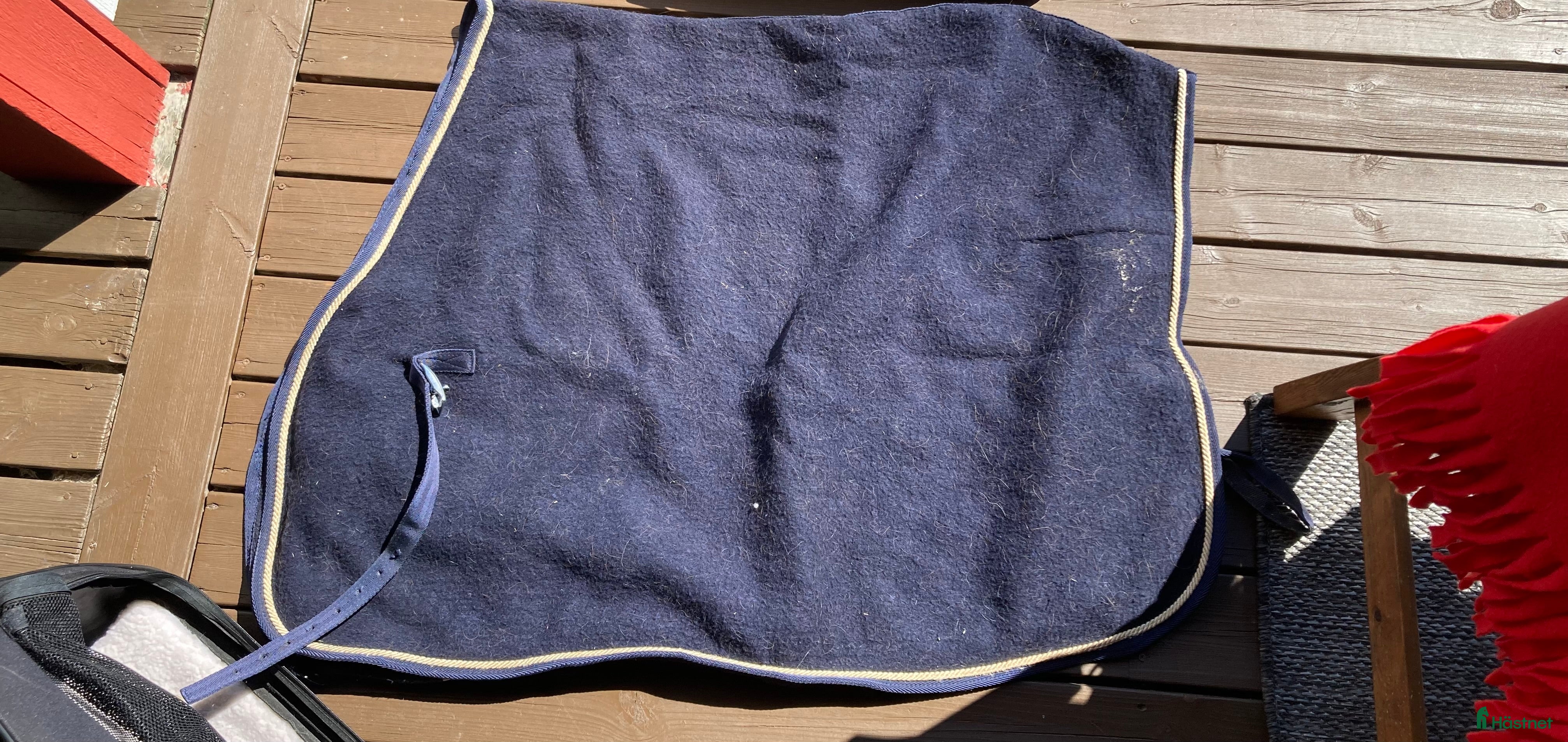 Täcken hästutrustning till salu: Ländtäcke ull i Stockholm - Annons 4