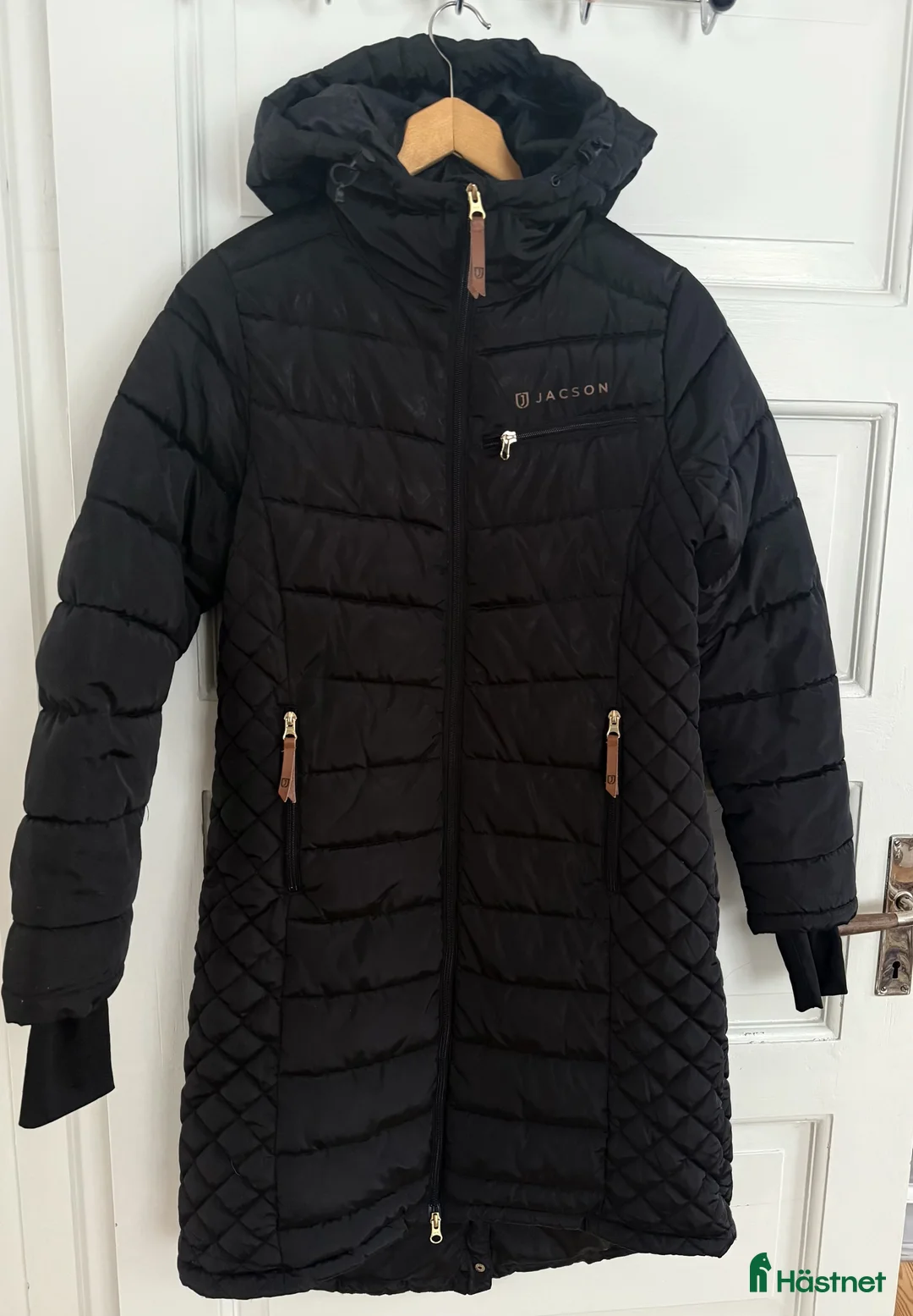 Jackor & Kavajer ryttarutrustning till salu: Svart Jackson ridkappa  - Annons 1