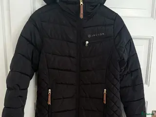 Jackor & Kavajer ryttarutrustning till salu: Svart Jackson ridkappa - Annons 16